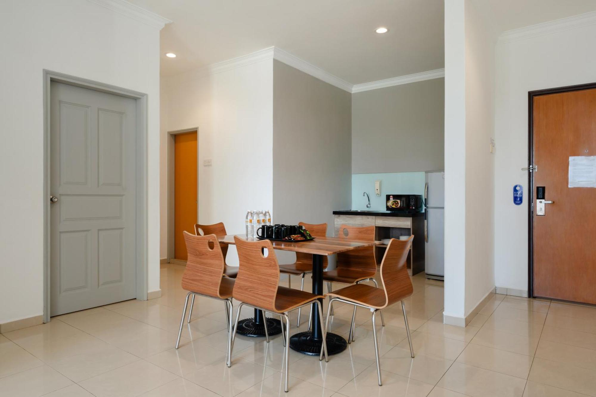 Golden View Serviced Apartments Tanjung Tokong Exterior foto